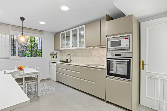 Image No.18-3 Bed Townhouse for sale