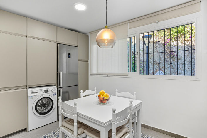 Image No.19-3 Bed Townhouse for sale