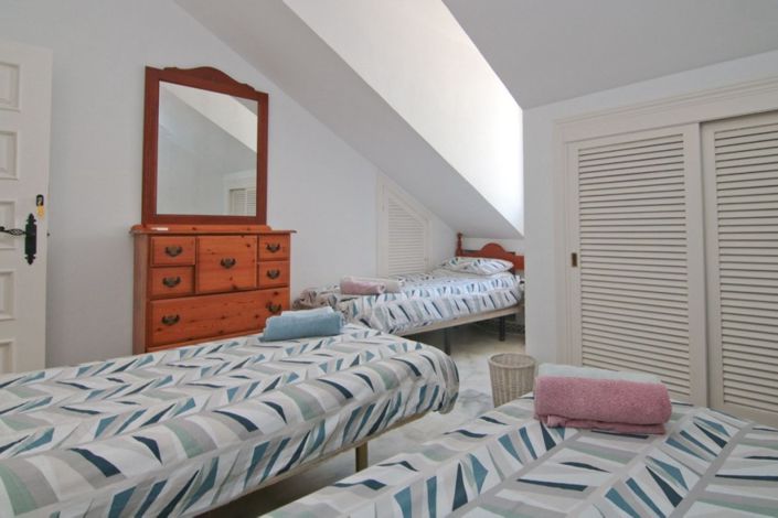 Image No.10-4 Bed Townhouse for sale