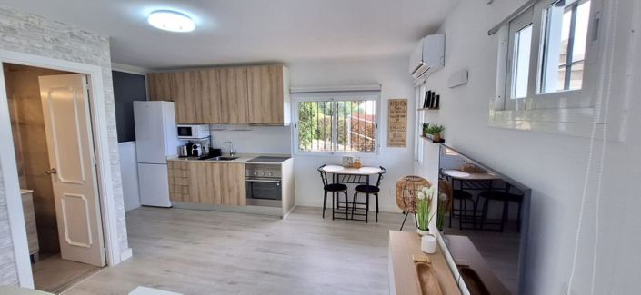 Image No.14-4 Bed Semi-Detached for sale