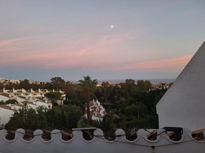 Image No.20-4 Bed Semi-Detached for sale