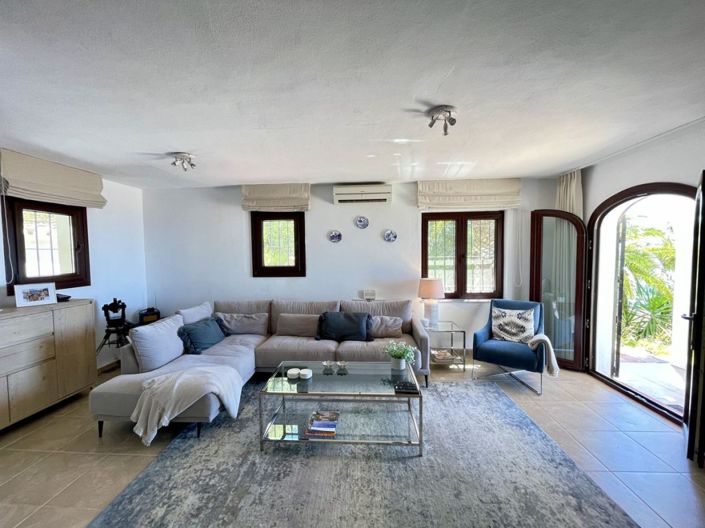 Image No.1-6 Bed Villa for sale