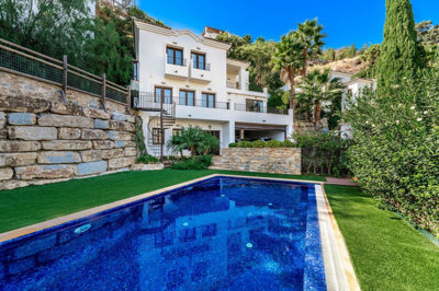 5 Bed Villa for sale