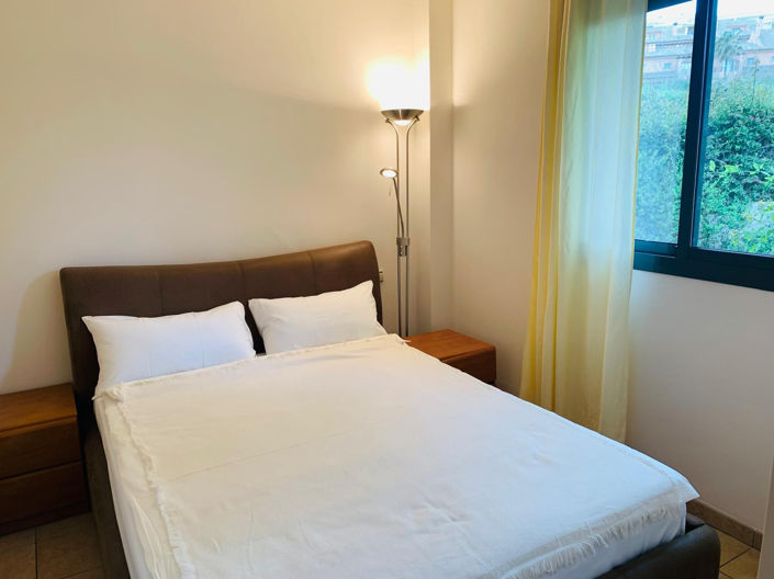 Image No.12-3 Bed Property for sale