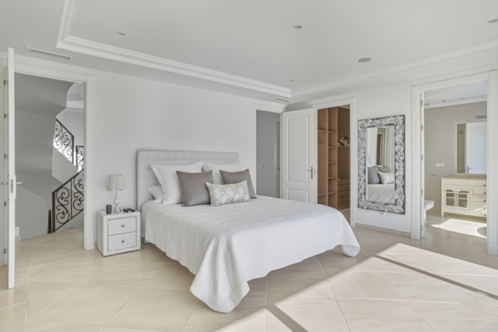 Image No.11-8 Bed Villa for sale