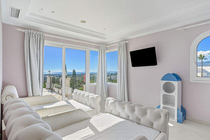 Image No.17-8 Bed Villa for sale