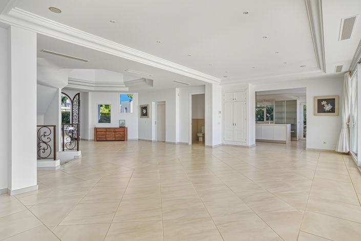 Image No.18-8 Bed Villa for sale