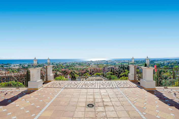 Image No.2-8 Bed Villa for sale