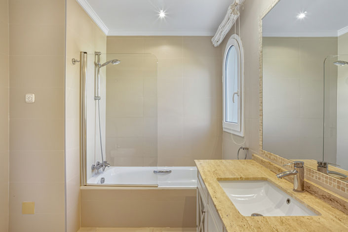 Image No.21-8 Bed Villa for sale