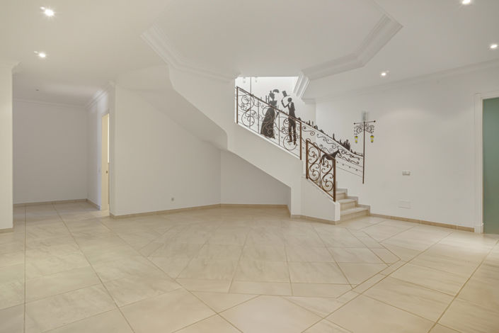 Image No.27-8 Bed Villa for sale