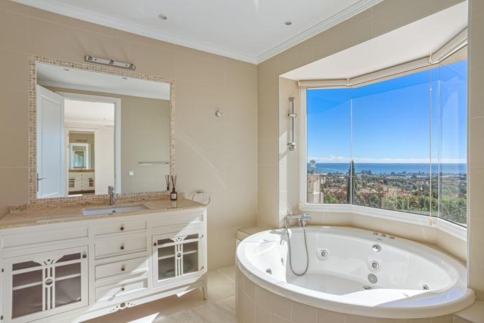 Image No.4-8 Bed Villa for sale