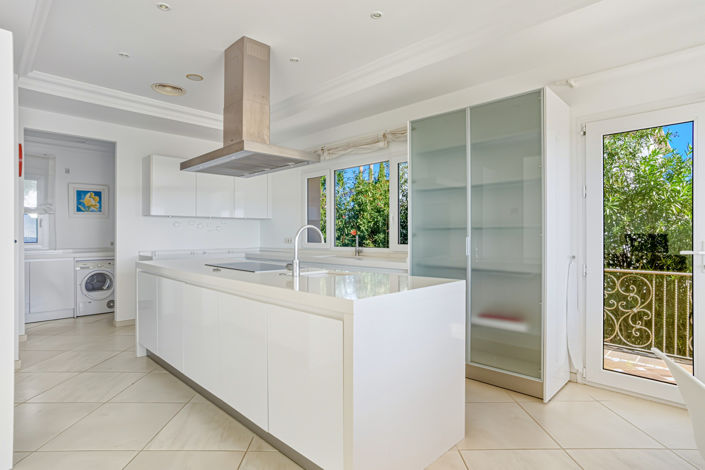 Image No.8-8 Bed Villa for sale