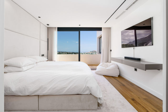 Image No.24-4 Bed Townhouse for sale