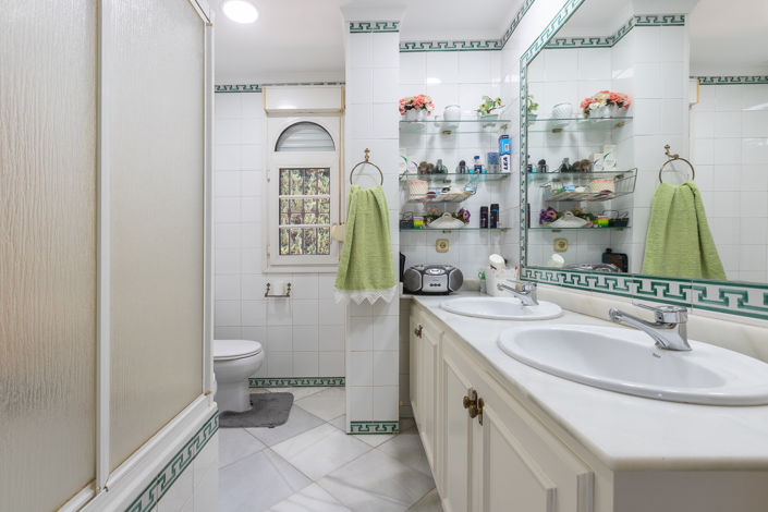 Image No.18-6 Bed Villa for sale