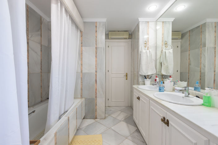 Image No.24-6 Bed Villa for sale