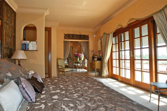 Image No.14-9 Bed Mansion for sale