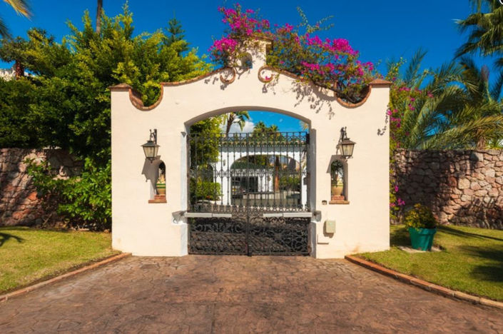 Image No.18-9 Bed Mansion for sale