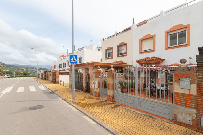 Image No.1-3 Bed Townhouse for sale