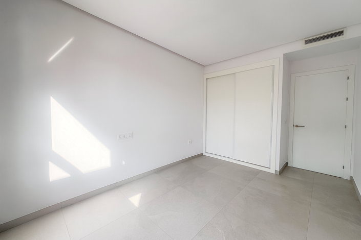 Image No.10-3 Bed Property for sale