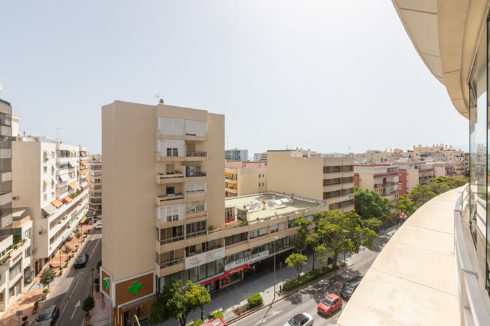 Image No.24-3 Bed Flat for sale