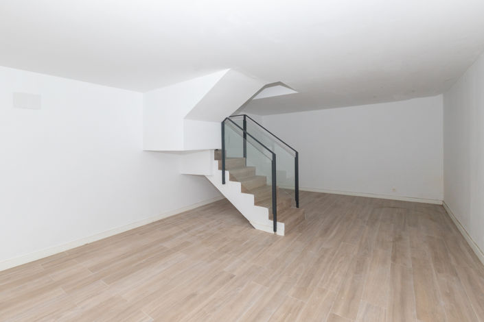 Image No.11-2 Bed Townhouse for sale