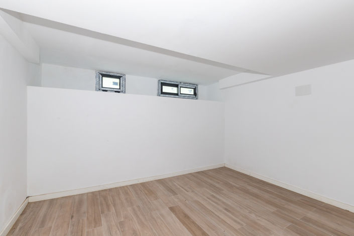 Image No.12-2 Bed Townhouse for sale