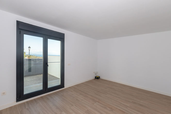 Image No.15-2 Bed Townhouse for sale