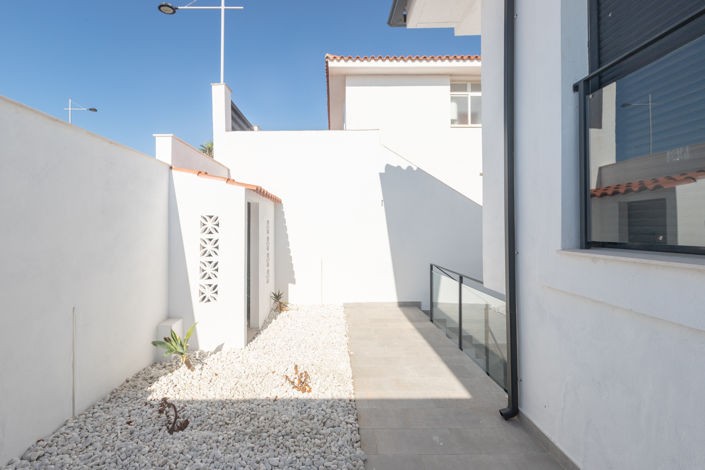 Image No.16-2 Bed Townhouse for sale