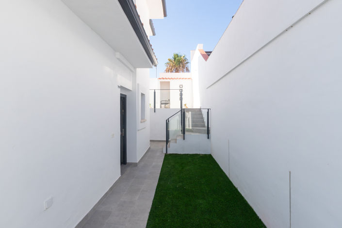 Image No.18-2 Bed Townhouse for sale