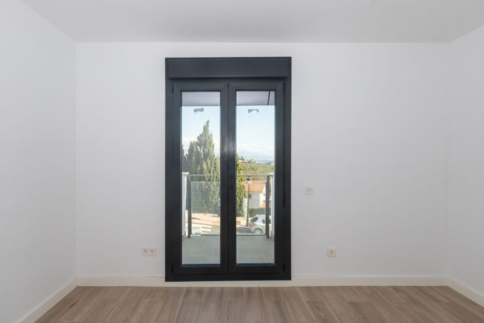 Image No.24-2 Bed Townhouse for sale