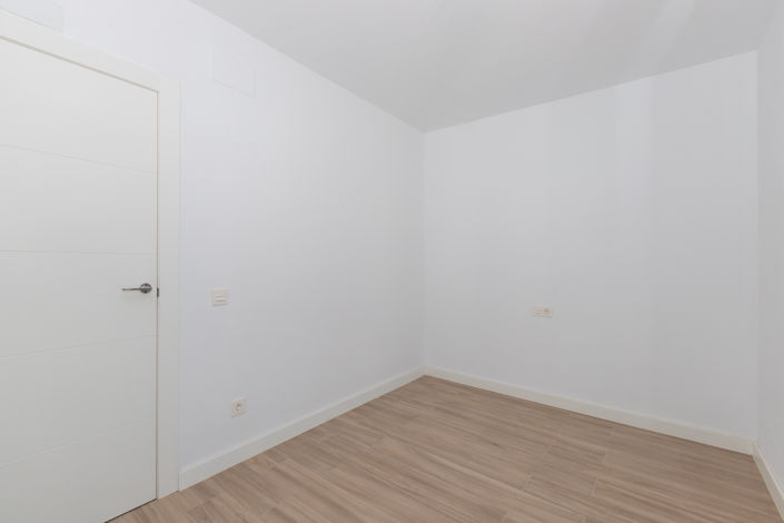 Image No.27-2 Bed Townhouse for sale