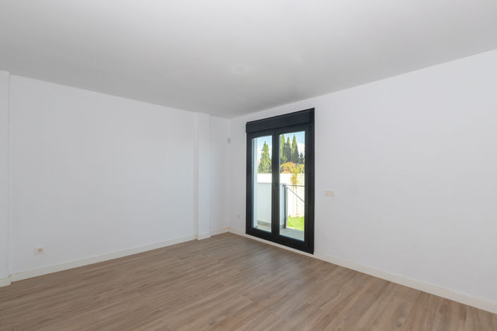 Image No.4-2 Bed Townhouse for sale