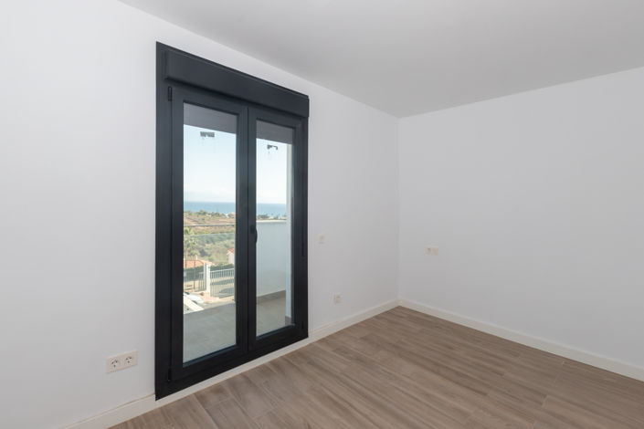 Image No.6-2 Bed Townhouse for sale