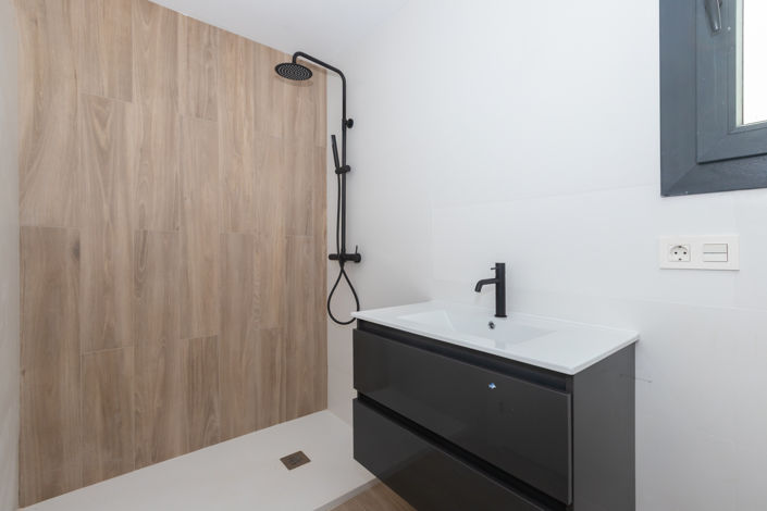 Image No.8-2 Bed Townhouse for sale