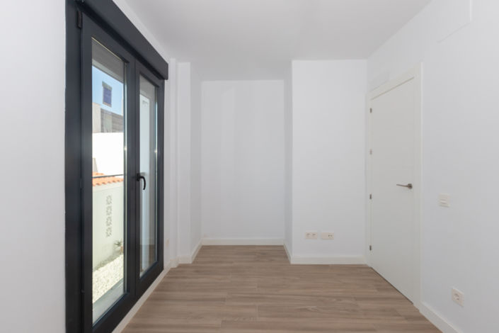 Image No.9-2 Bed Townhouse for sale