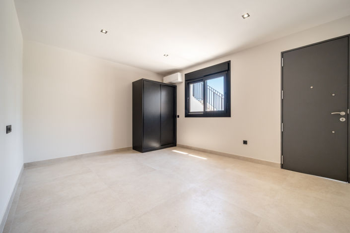 Image No.34-5 Bed Villa for sale