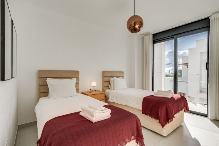 Image No.21-4 Bed Townhouse for sale