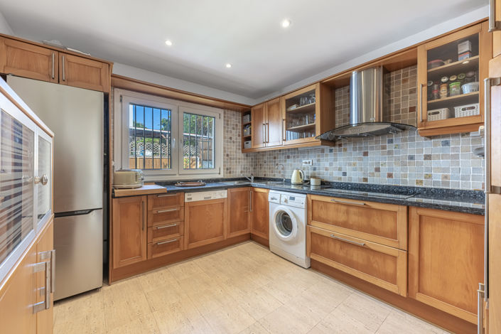 Image No.10-3 Bed House for sale