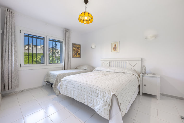 Image No.13-3 Bed House for sale