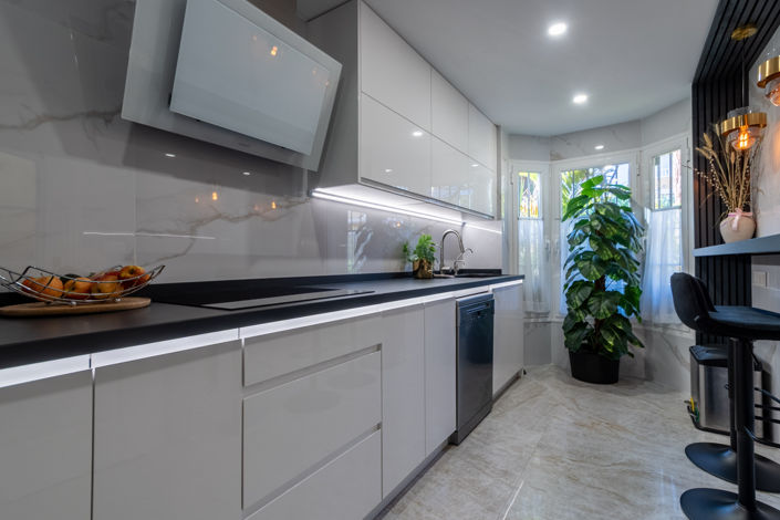 Image No.12-4 Bed Townhouse for sale