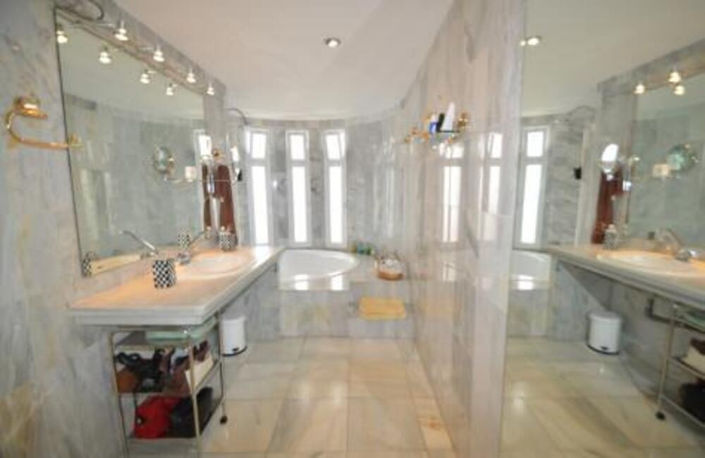 Image No.18-5 Bed Apartment for sale