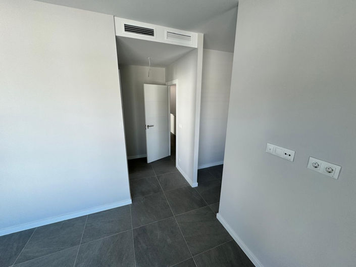 Image No.10-4 Bed House for sale