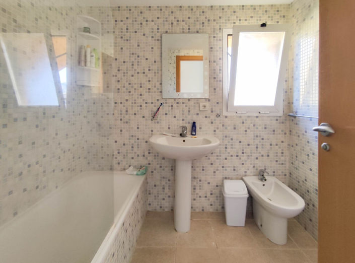 Image No.16-2 Bed Property for sale