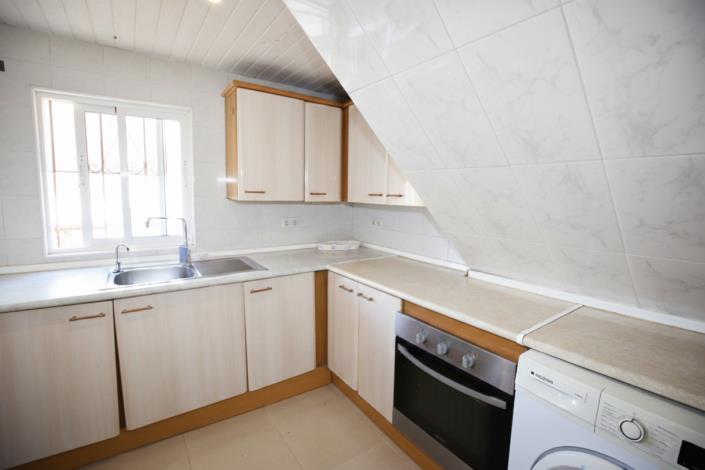 Image No.6-4 Bed House for sale