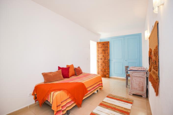 Image No.15-4 Bed House for sale