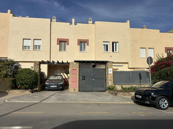 Image No.8-2 Bed Townhouse for sale