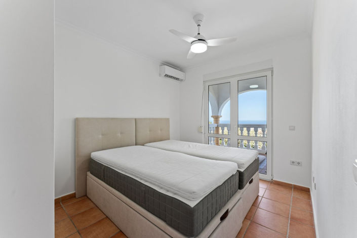 Image No.12-3 Bed Townhouse for sale