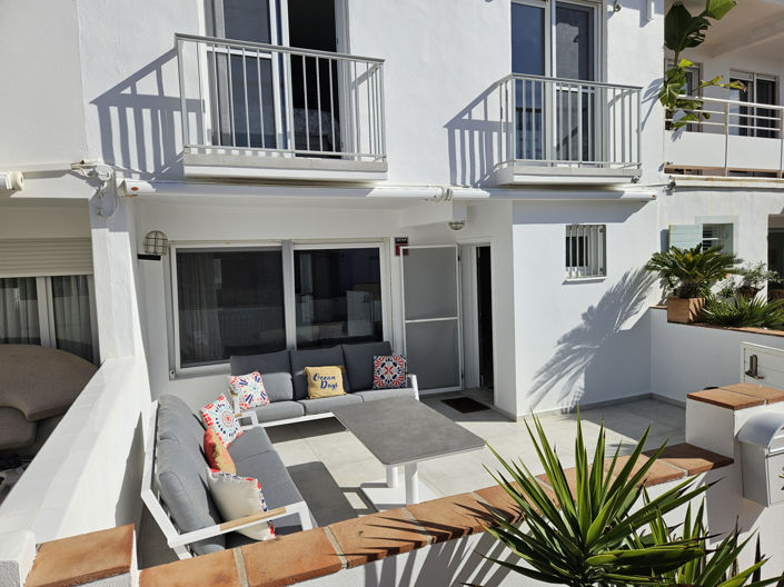 Image No.17-4 Bed Townhouse for sale