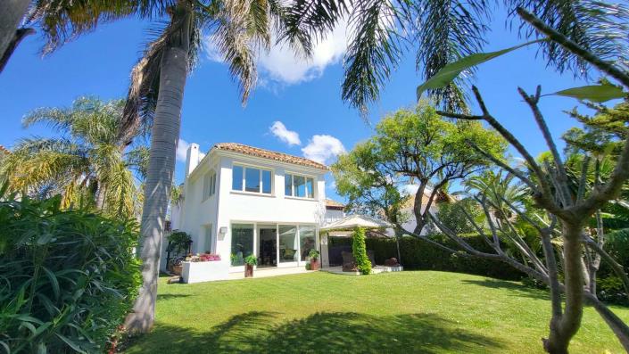 Image No.3-4 Bed Villa for sale