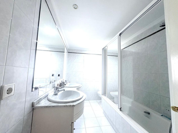 Image No.21-5 Bed House for sale